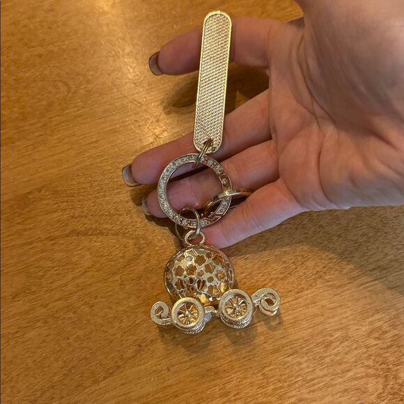 White crystal pumpkin carriage bag charm keychain - Picture 4 of 4